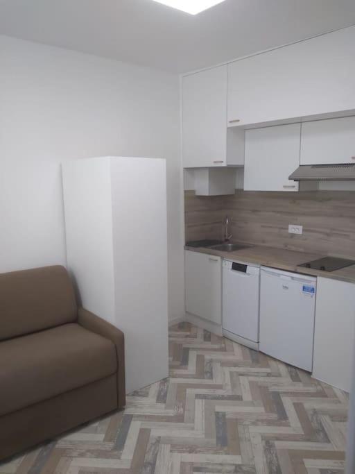 Tres Joli Petit Studio Aux Portes Paris อีวรี-ซูร์-แซ็น ภายนอก รูปภาพ